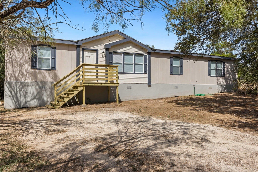 Photo of 411 Texas Oak DR, Cedar Creek, TX 78612 (MLS # 6270701)