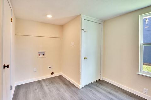 Tiny photo for 211 E Burton ST, Manor, TX 78653 (MLS # 8586854)
