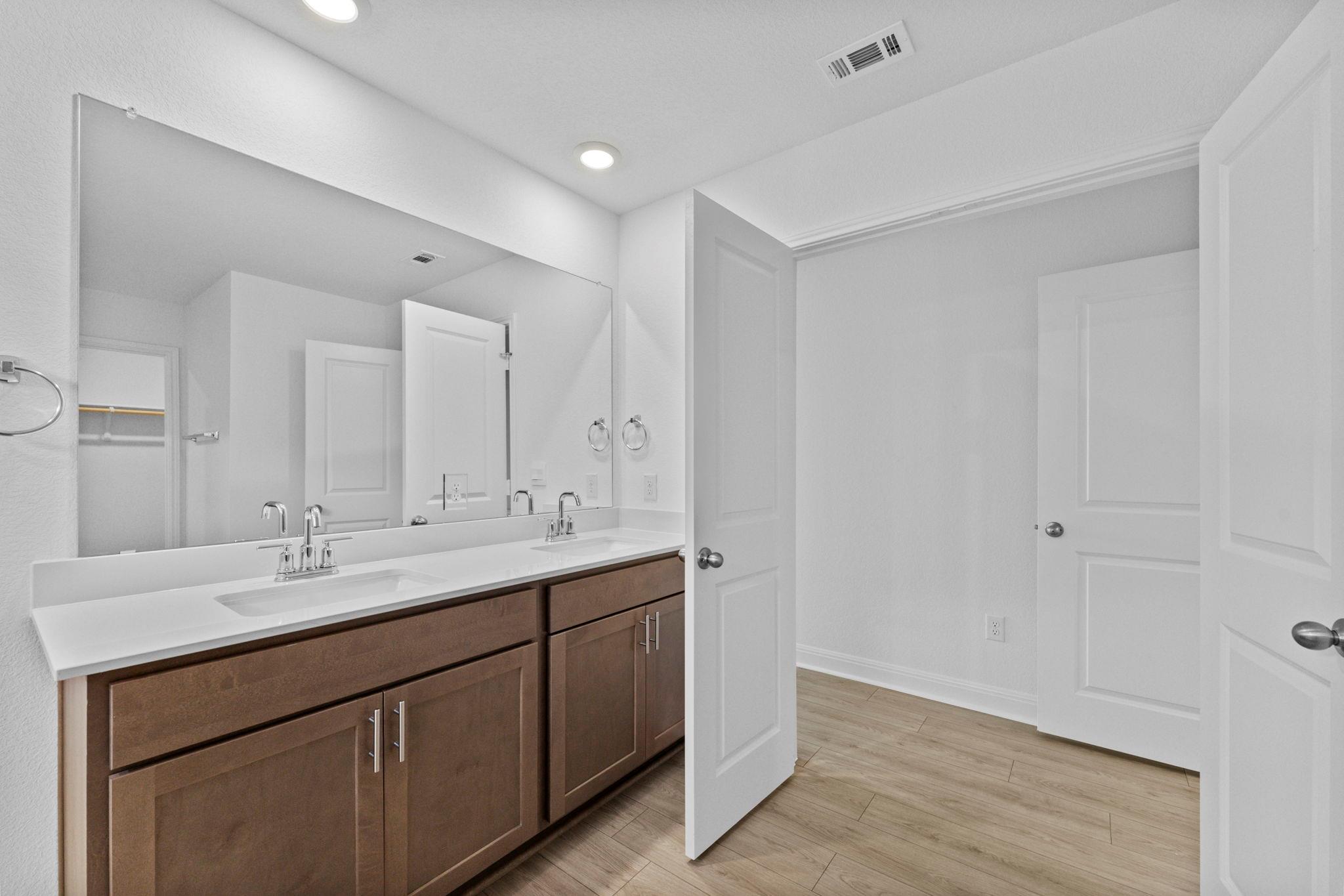 252 Rivers Edge DR