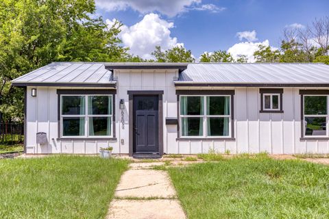 Photo of 6202 Carnation TER, Austin, TX 78741 (MLS # 3624425)
