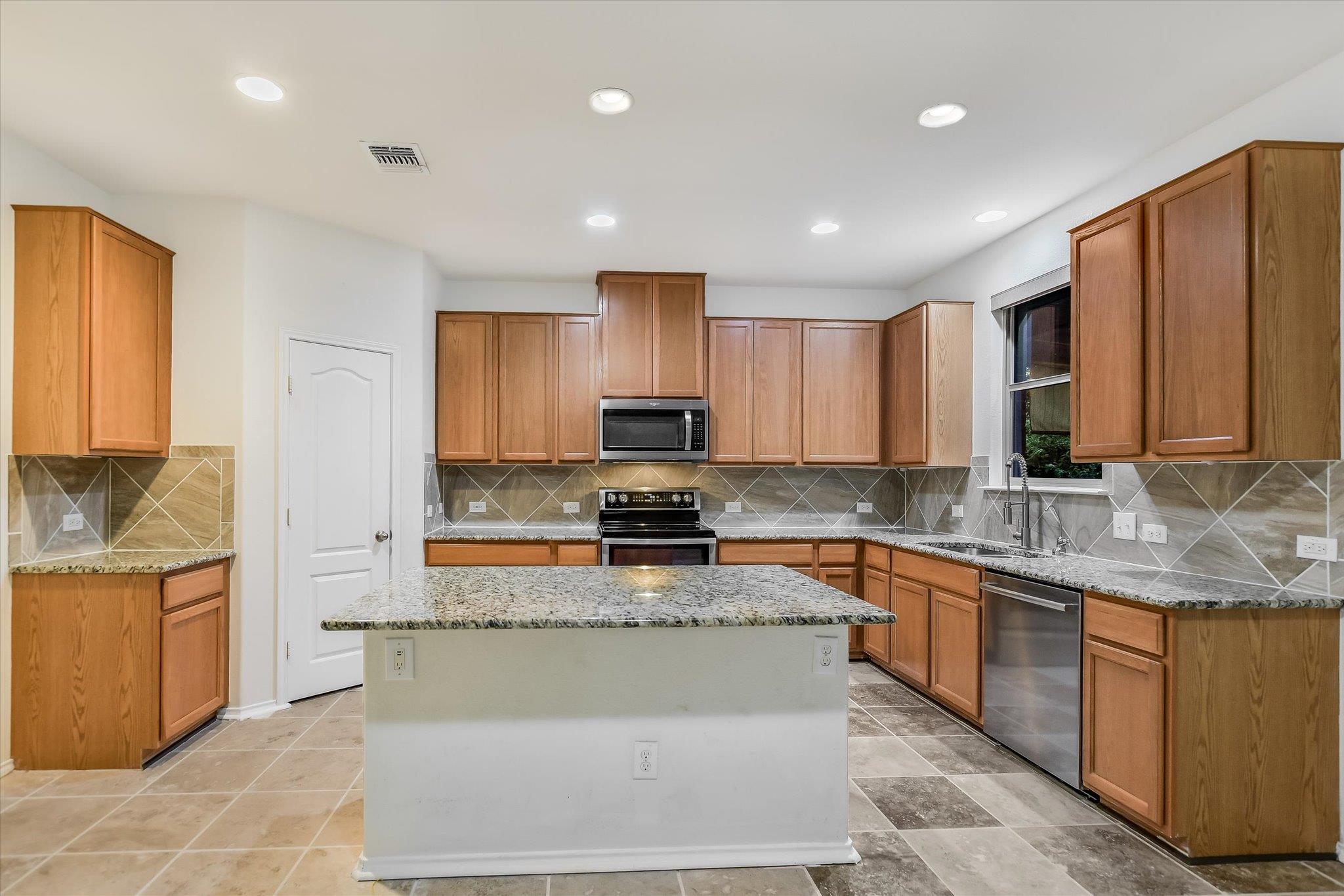 Leander, Texas 78641, United States, 4 Bedrooms Bedrooms, ,3 BathroomsBathrooms,Residential,Active,103323