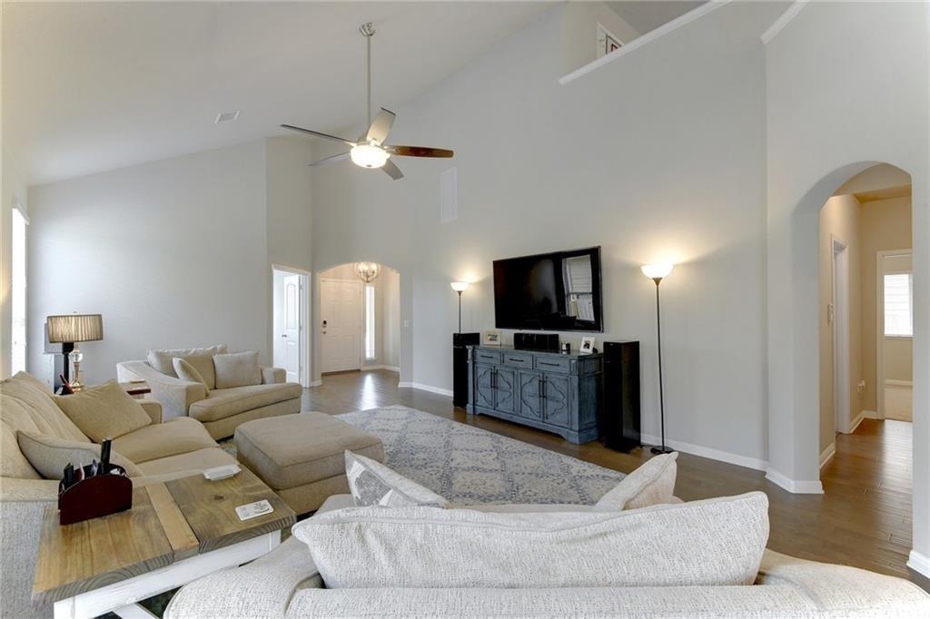 621 Cortona LN