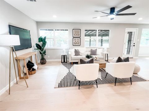 Tiny photo for 2007 Matthews LN, Austin, TX 78745 (MLS # 1777279)