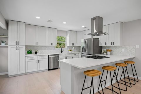 Tiny photo for 2007 Matthews LN, Austin, TX 78745 (MLS # 1777279)