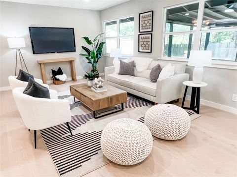 Tiny photo for 2007 Matthews LN, Austin, TX 78745 (MLS # 1777279)
