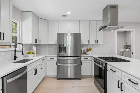 Tiny photo for 2007 Matthews LN, Austin, TX 78745 (MLS # 1777279)