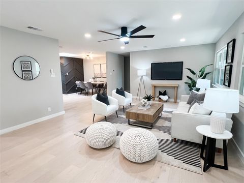 Tiny photo for 2007 Matthews LN, Austin, TX 78745 (MLS # 1777279)