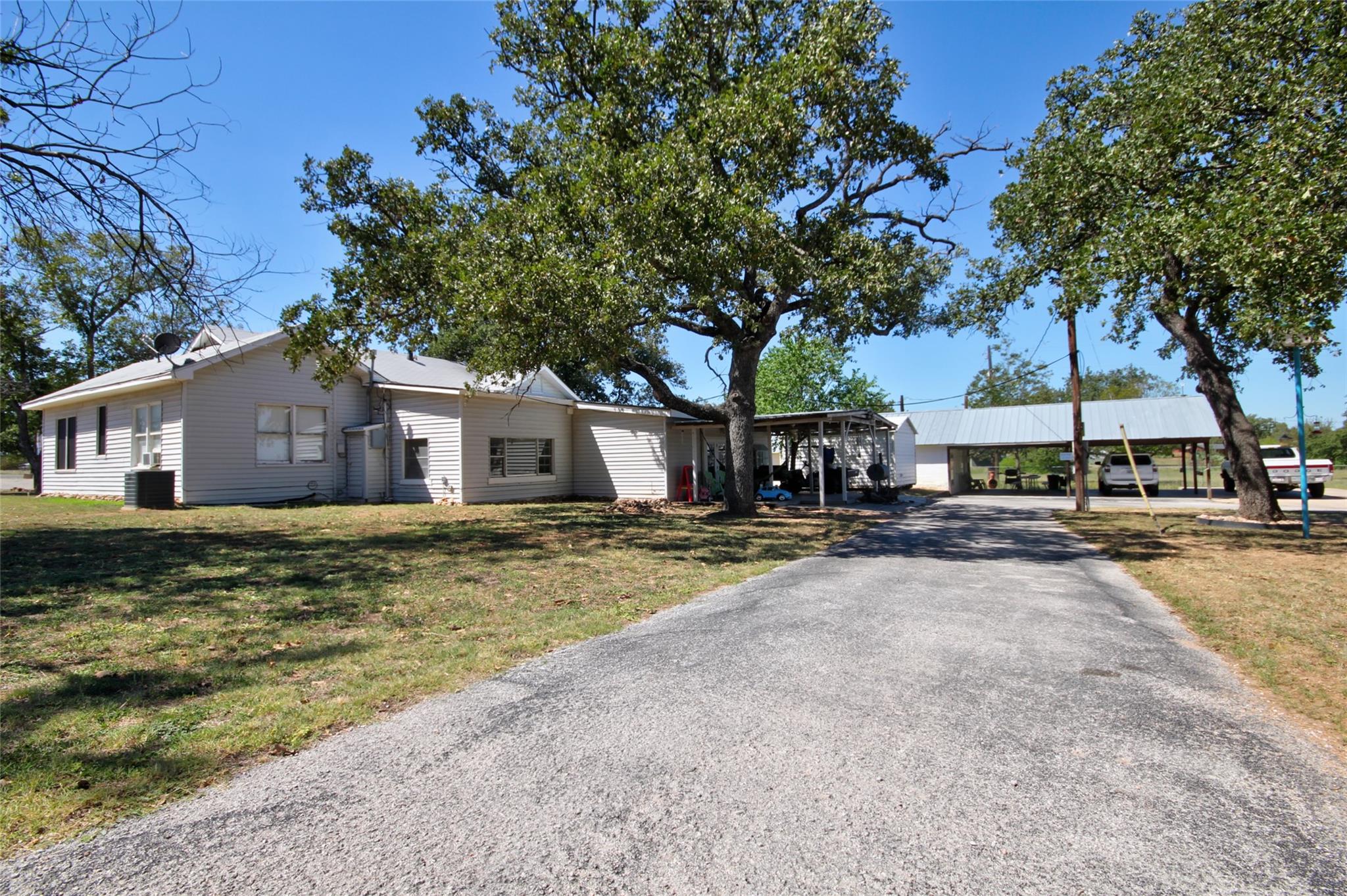 1504 Ranch Road 261