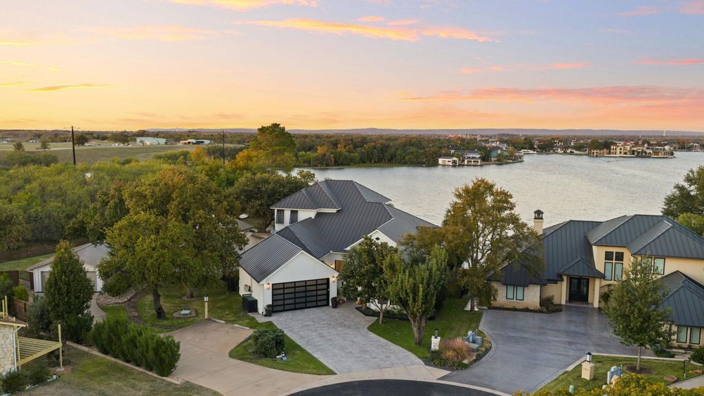 Photo of 1310 Broken Arrow, Horseshoe Bay, TX 78657 (MLS # 2314159)