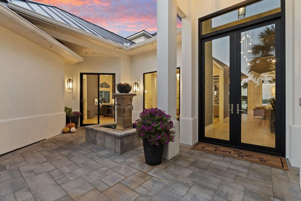 Photo of 1310 Broken Arrow, Horseshoe Bay, TX 78657 (MLS # 2314159)