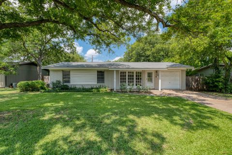 Photo of 8202 Polar DR, Austin, TX 78757 (MLS # 3576216)