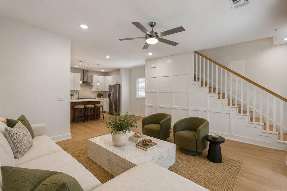 2827 Manor RD 2201