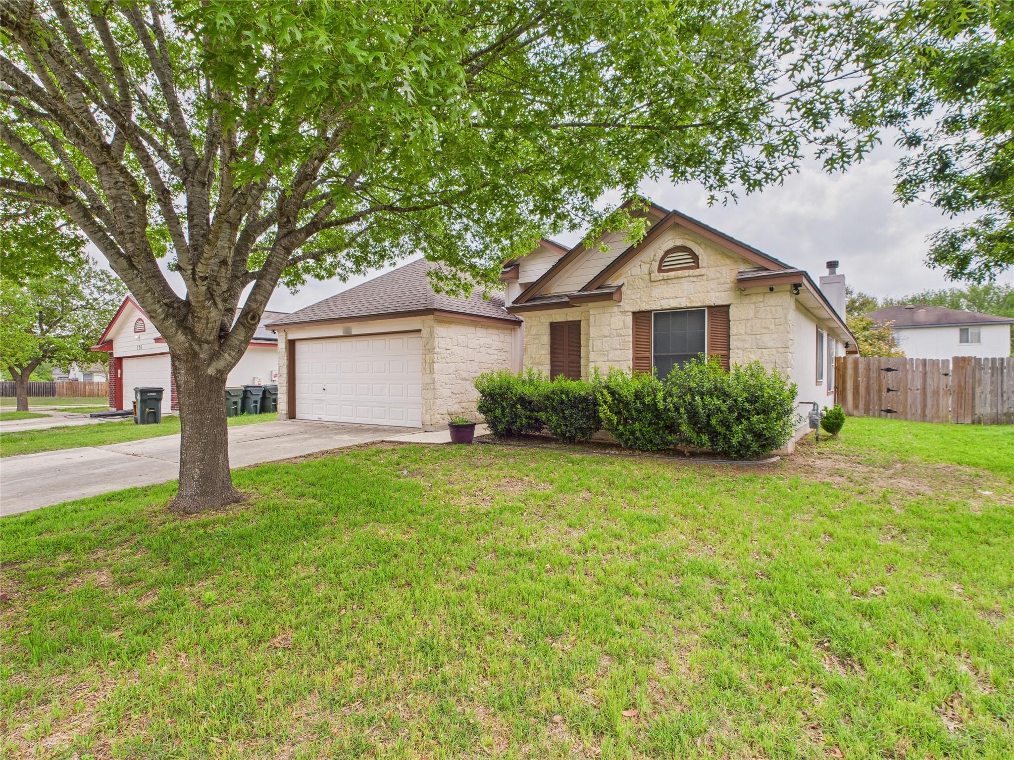 220 Beau LN