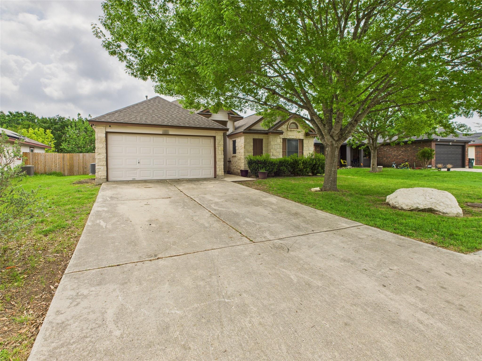 220 Beau LN