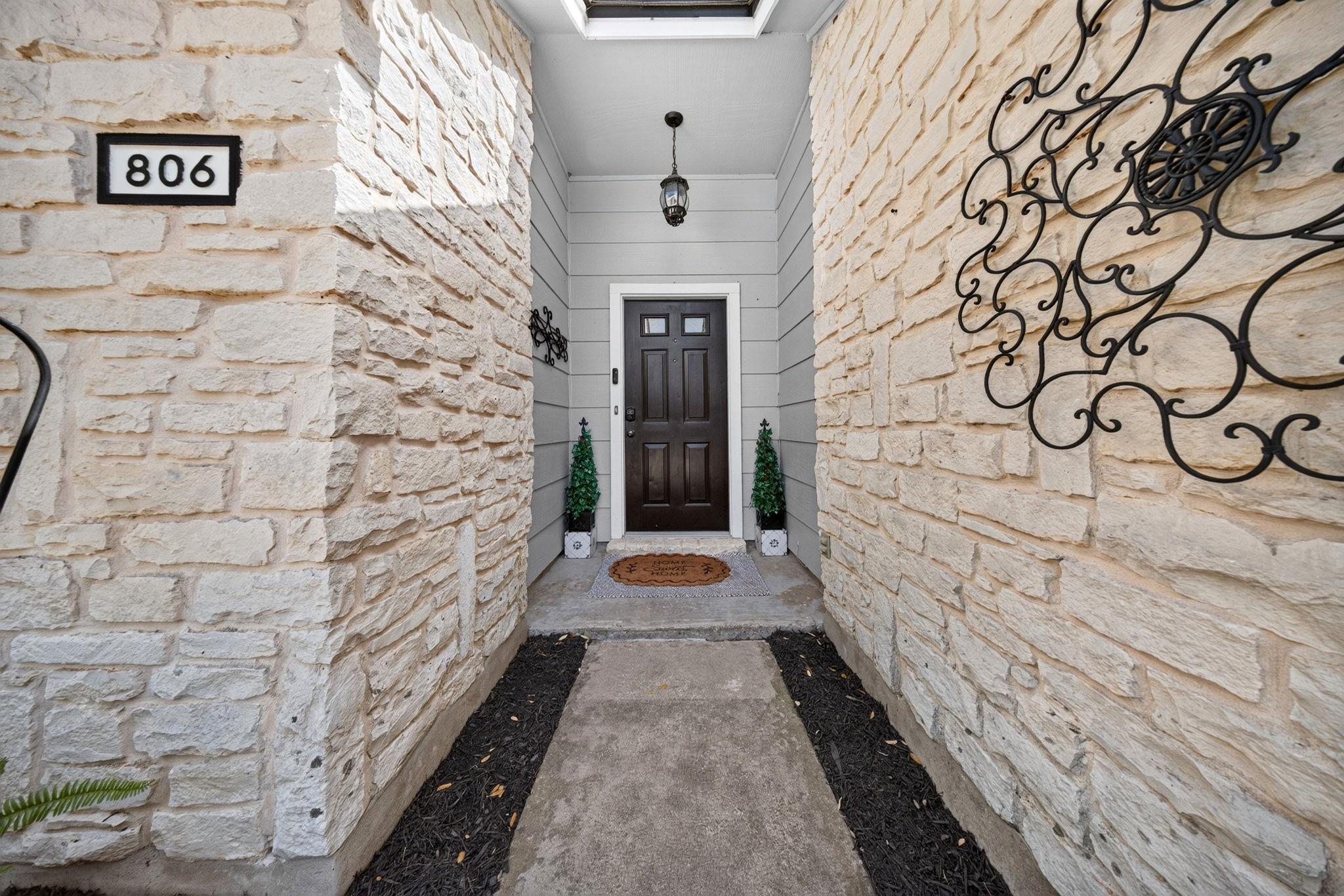806 Mountain Ridge DR