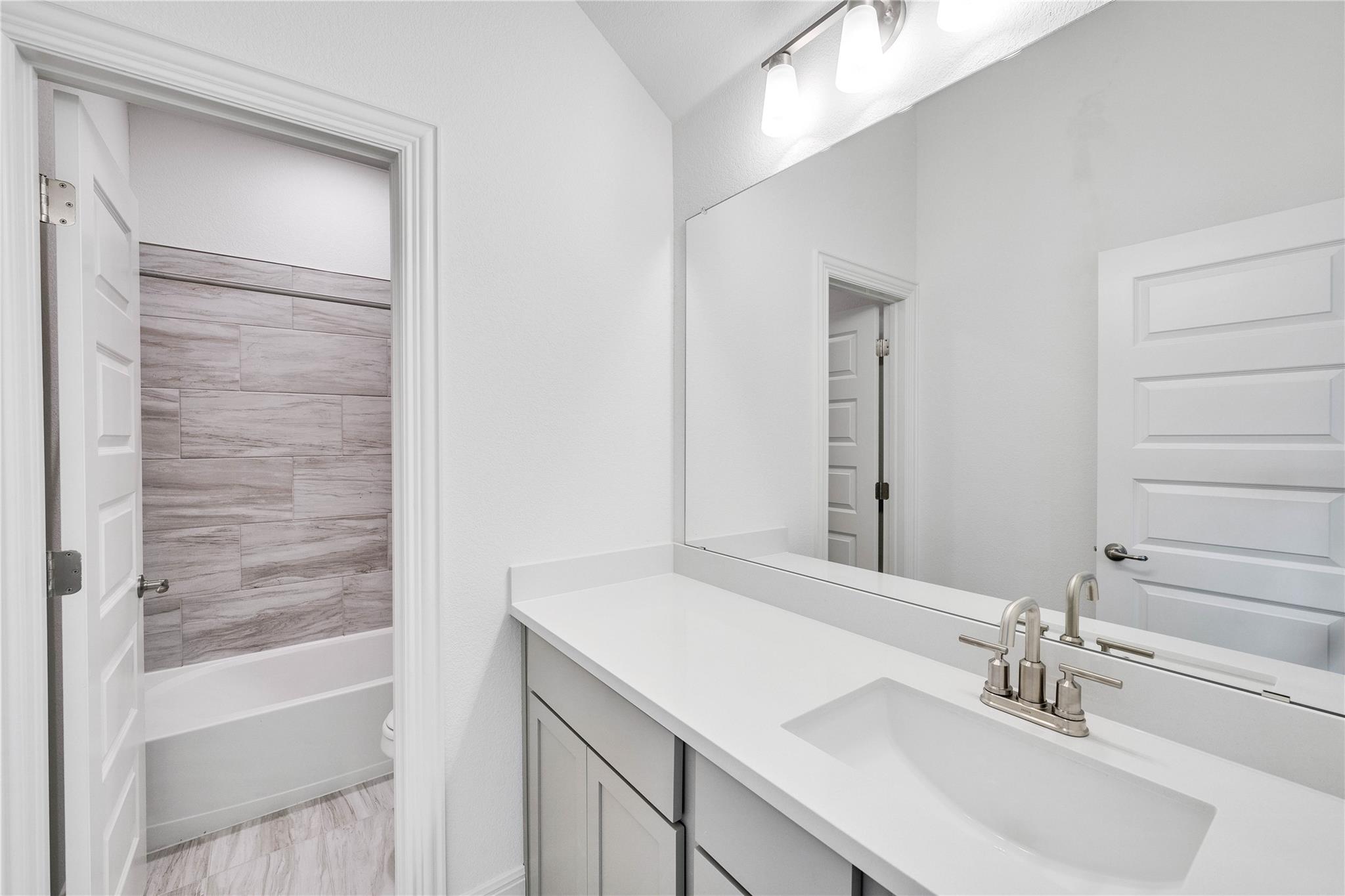 137 Zinnia LN