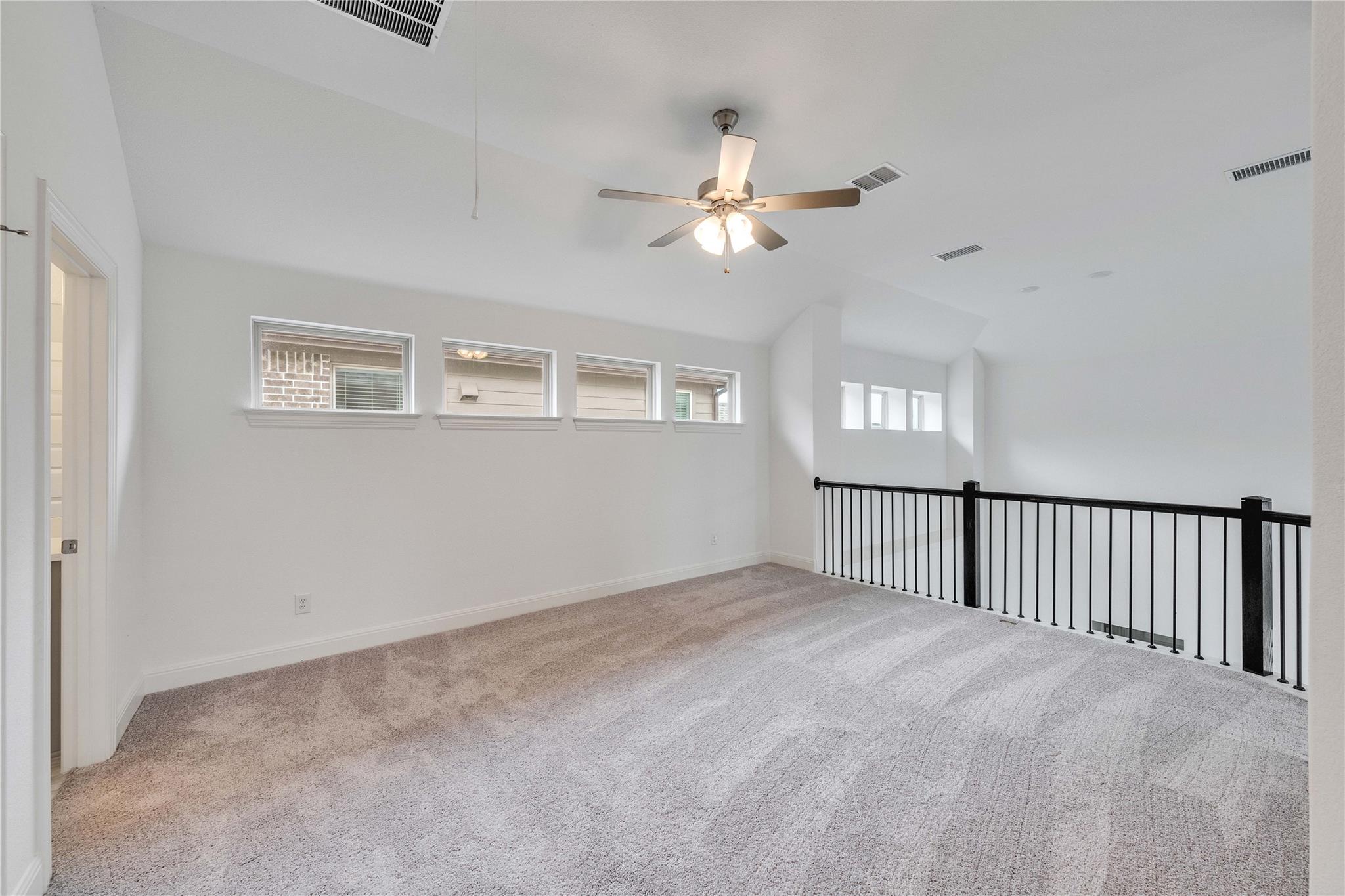 137 Zinnia LN