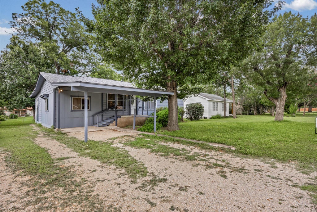 Photo of 914 Plum ST, Lockhart, TX 78644 (MLS # 5950657)
