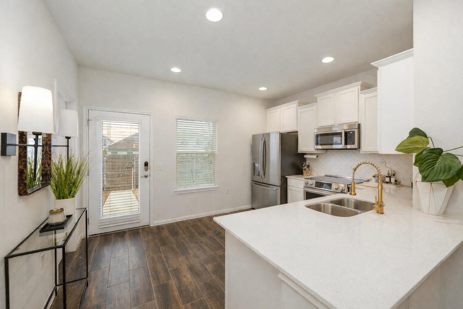 9605 Grapevine Leaf DR