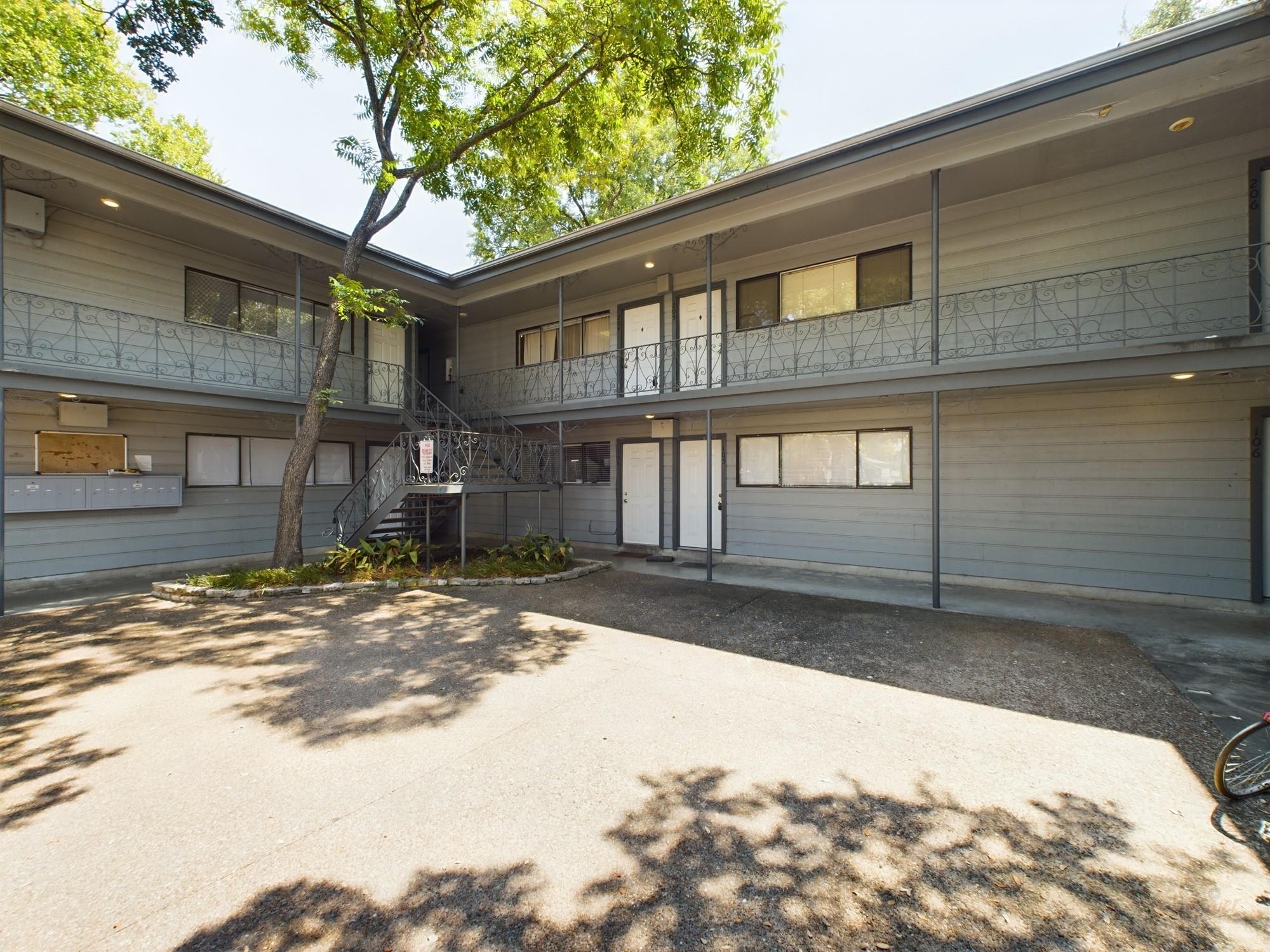 803 W 28th ST 105