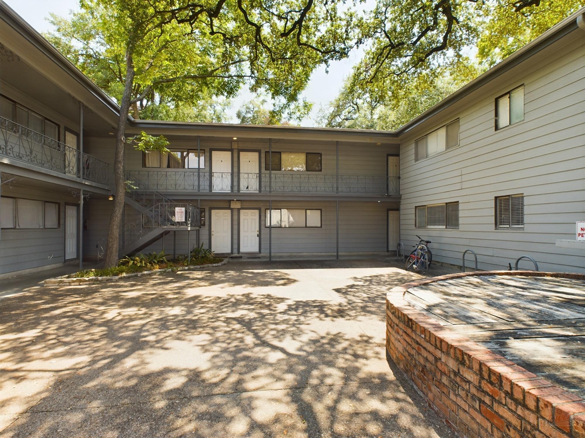 803 W 28th ST 105