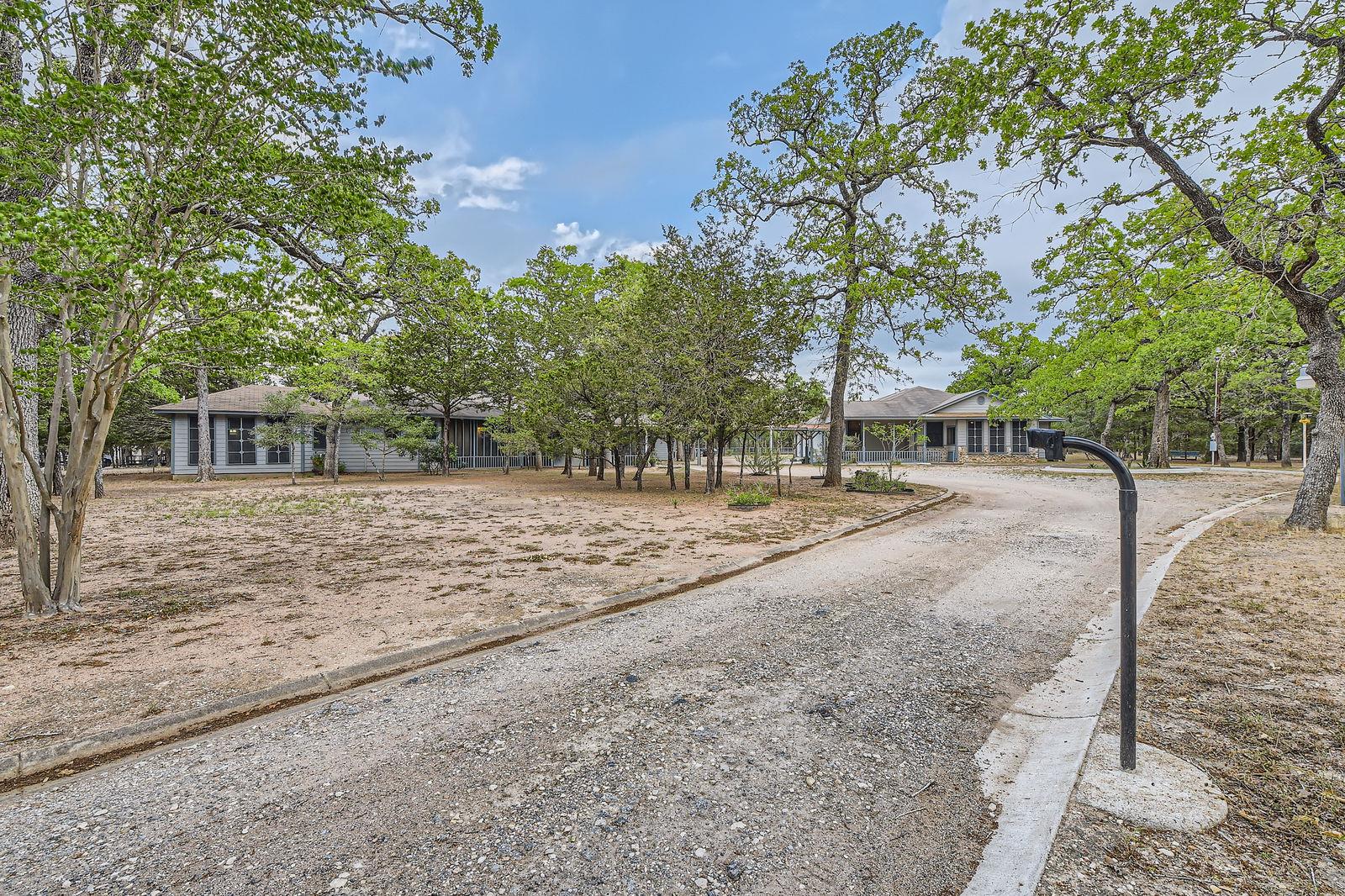 200 Woodlands DR