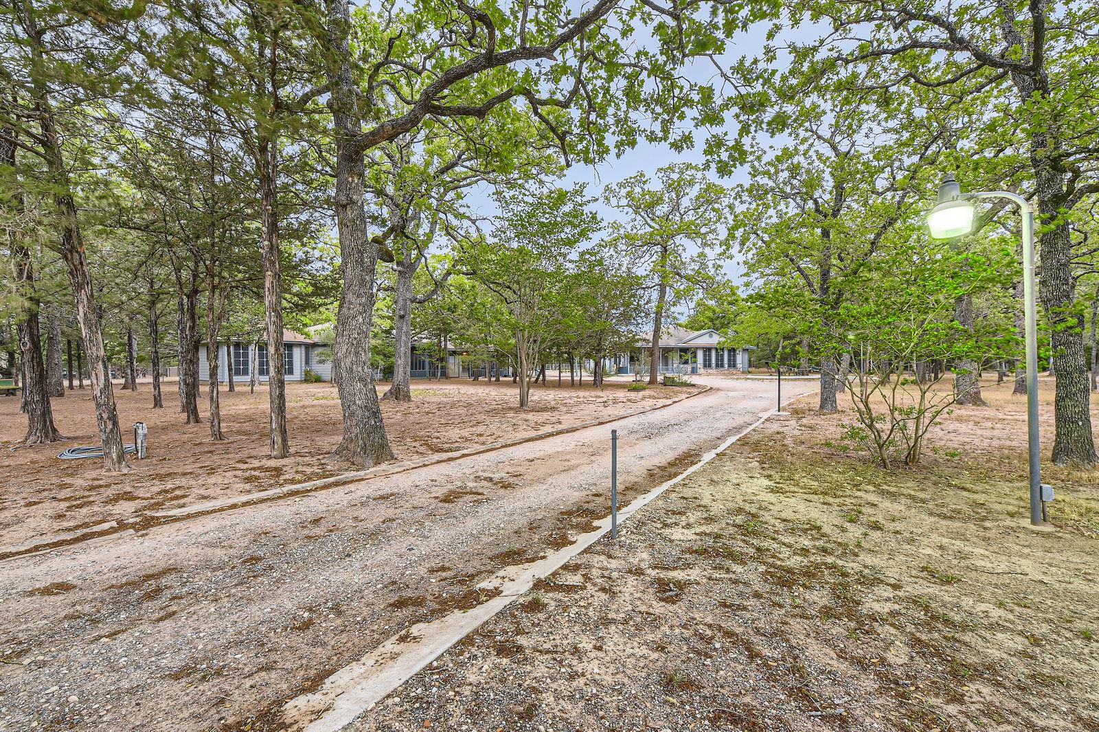 200 Woodlands DR