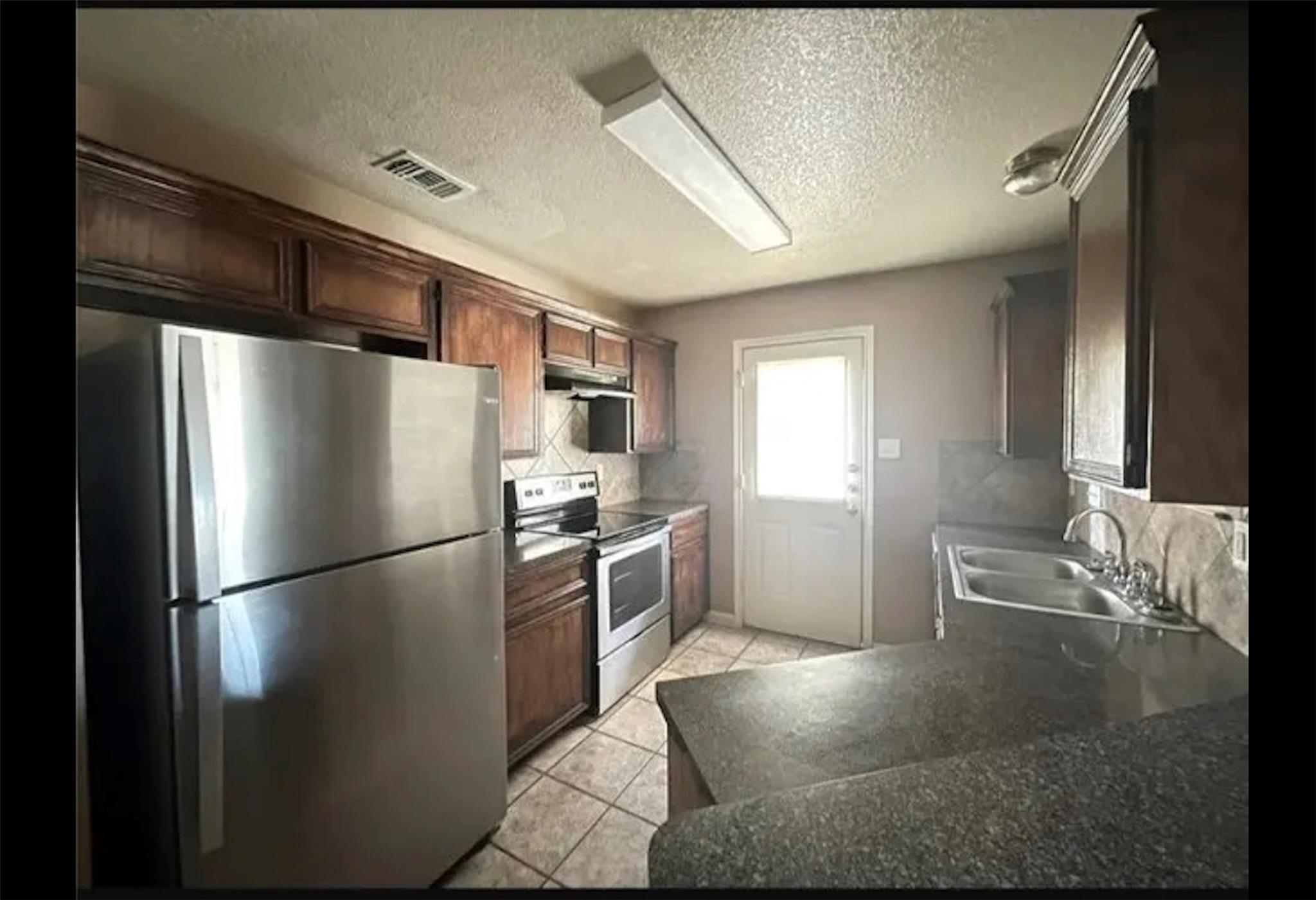 3600 Dustin CT