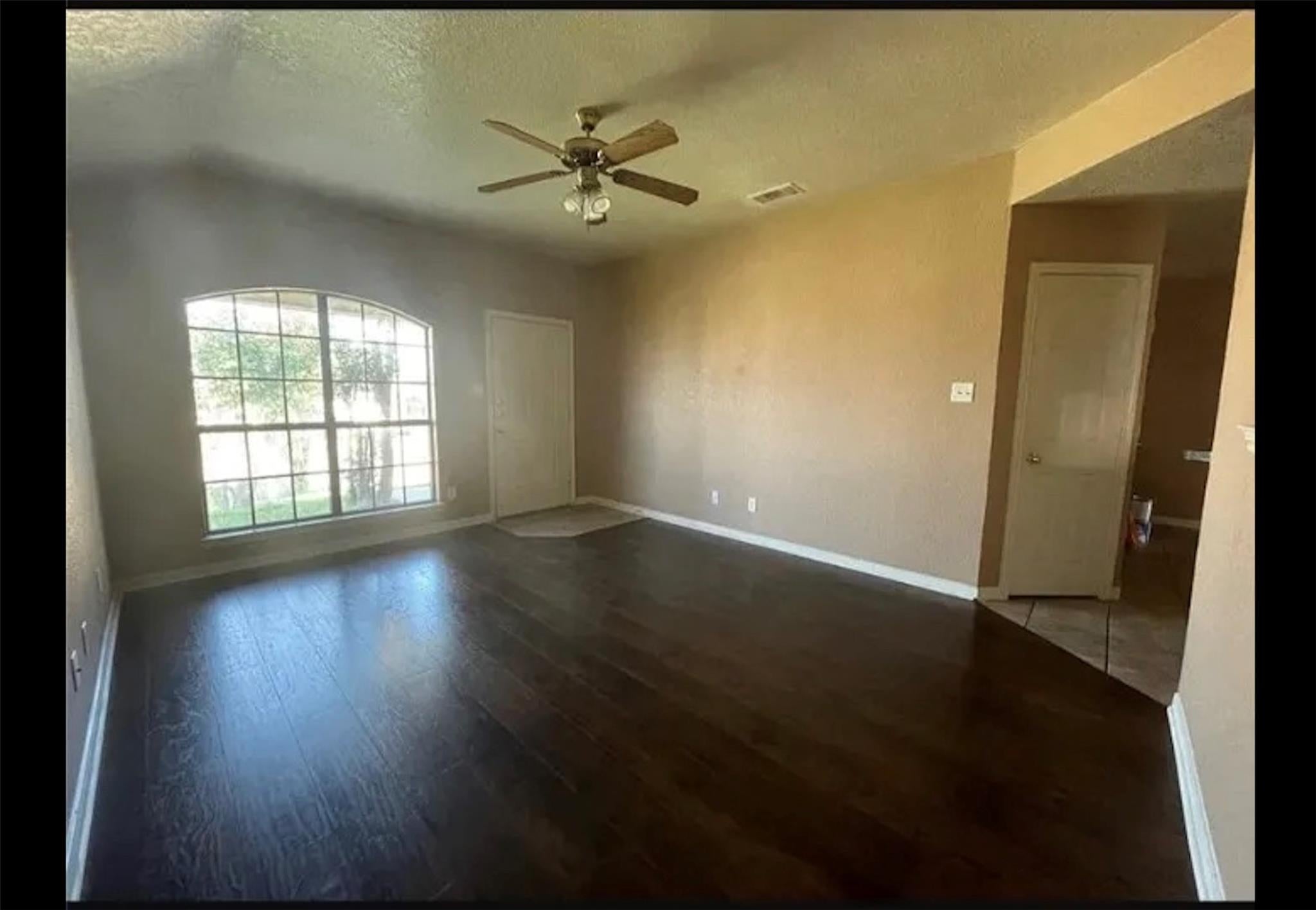 3600 Dustin CT