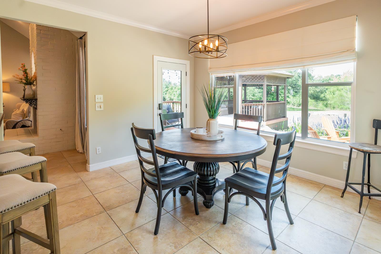 511 Broken Lance DR