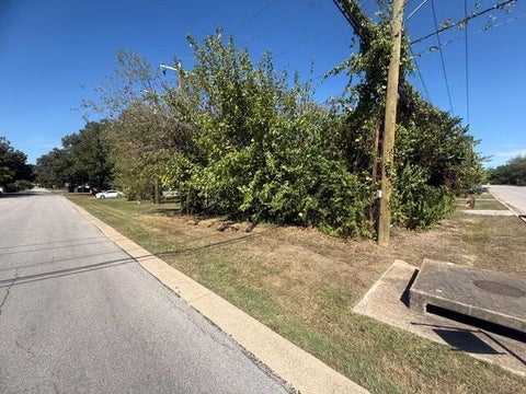 Photo of 402 E Liberty Ave, Round Rock, TX 78664 (MLS # 2544472)