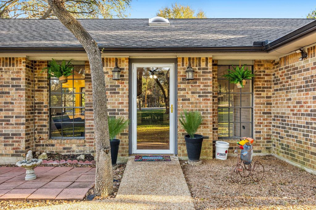 Photo of 2621 Oak Haven DR, San Marcos, TX 78666 (MLS # 9870271)