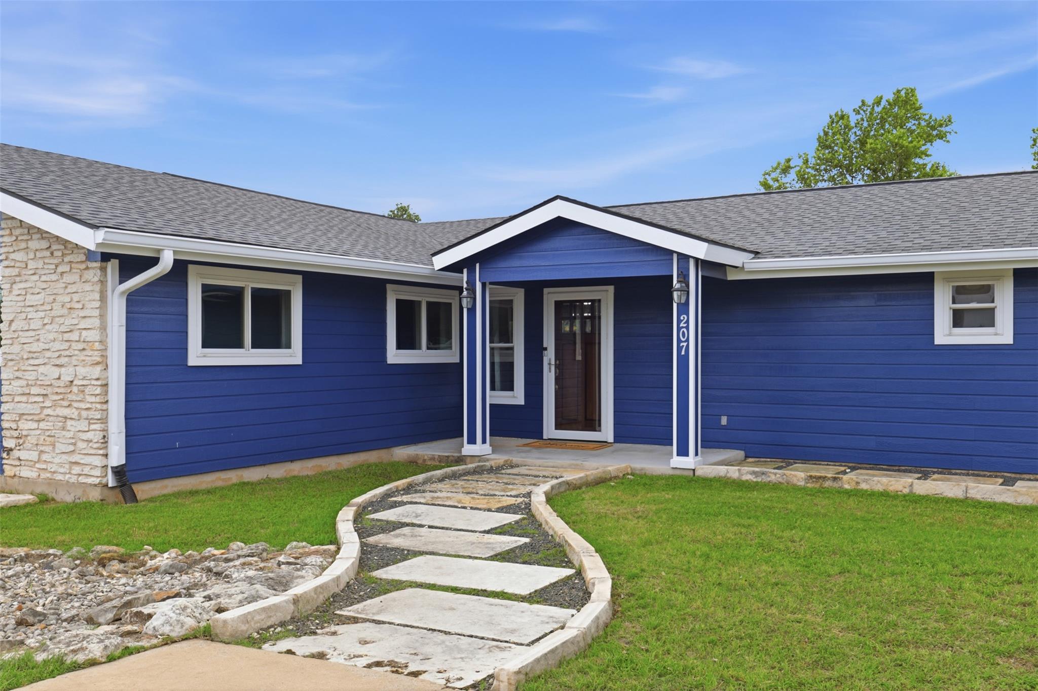207 Cardinal LN