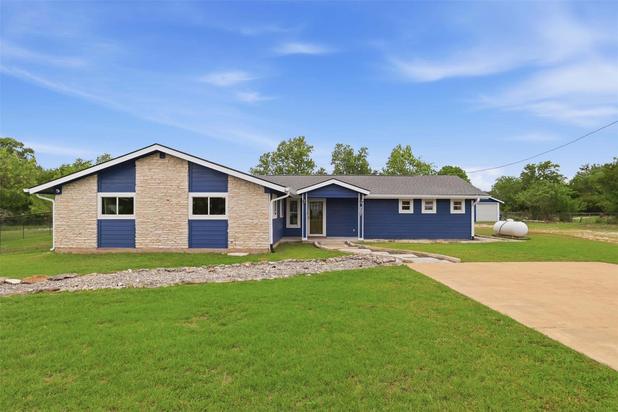 207 Cardinal LN