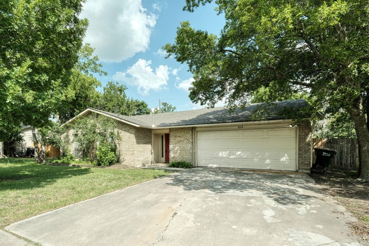 Photo 1 of 14 — 804 Dunman DR, Georgetown, TX 78628