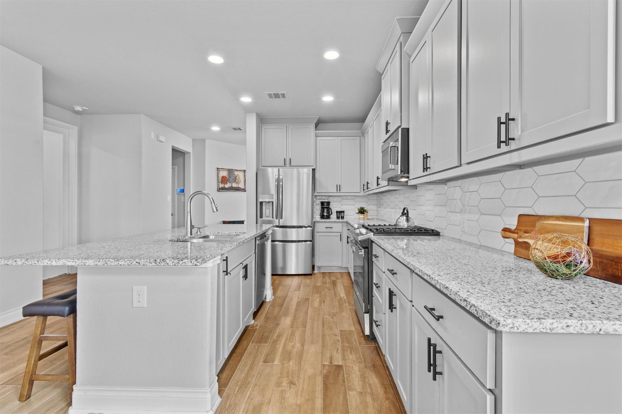 120 Freeman Loop LOOP