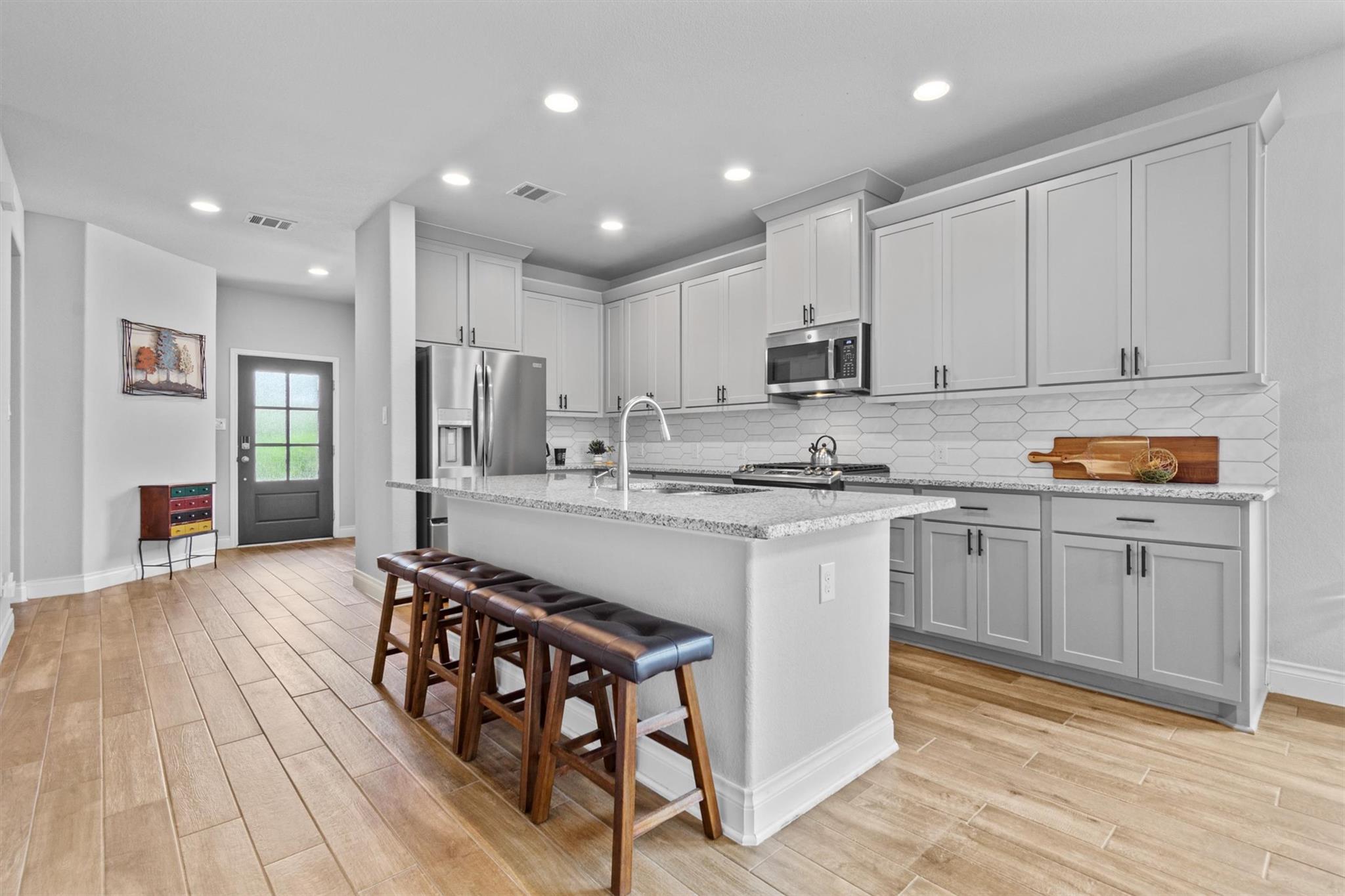 120 Freeman Loop LOOP
