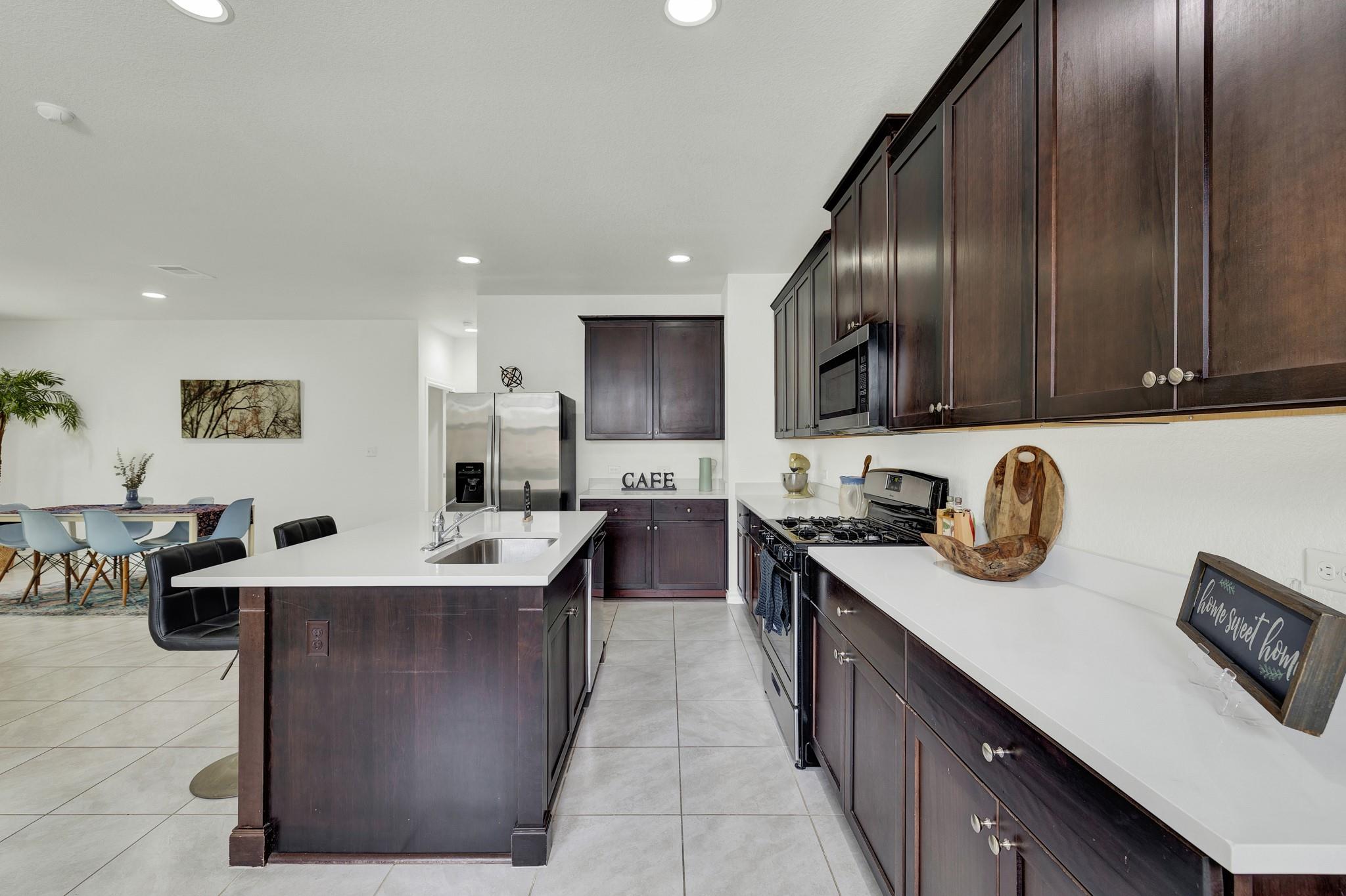 216 MARY MAX CIR