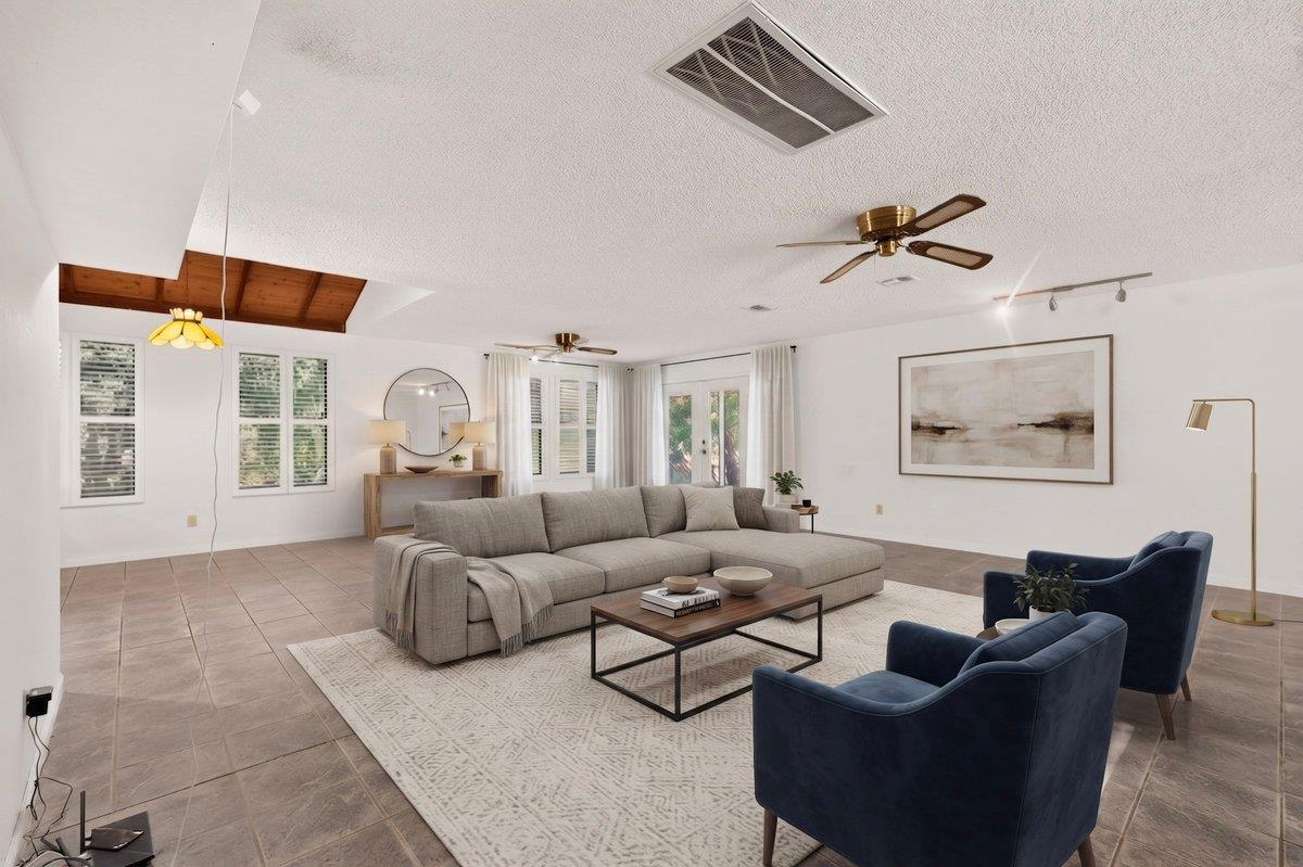 522 Circle DR