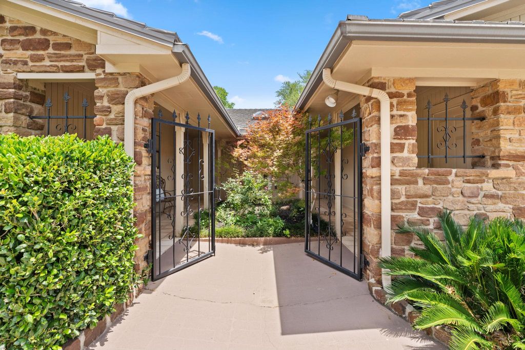 Photo of 618 Hi Stirrup, Horseshoe Bay, TX 78657 (MLS # 6882687)