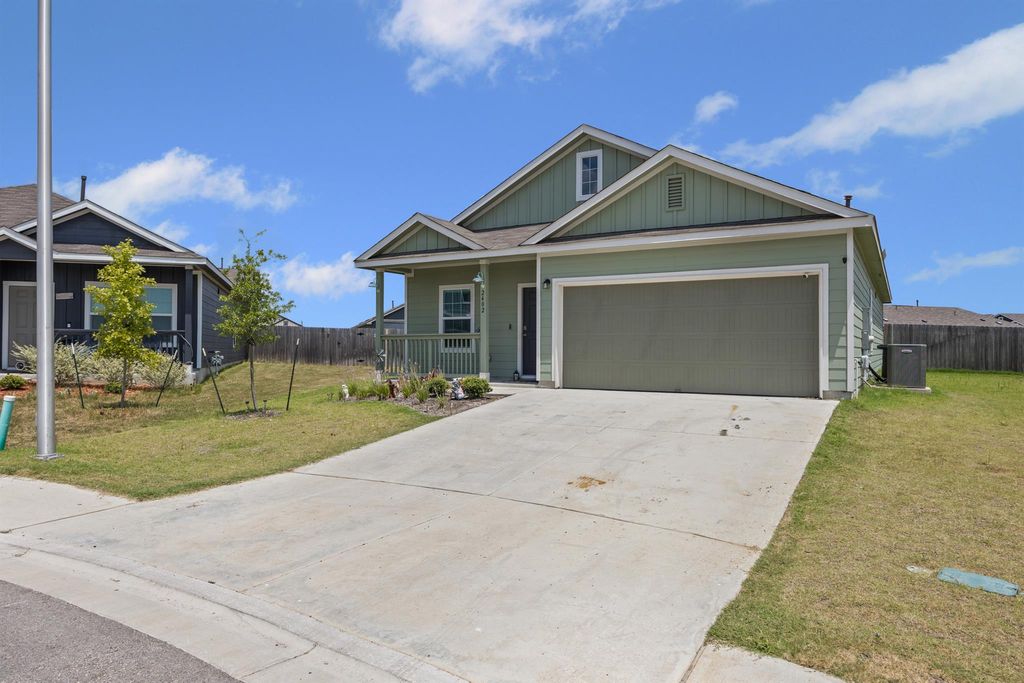 Photo of 2402 Sunray CT, Lockhart, TX 78644 (MLS # 5333982)