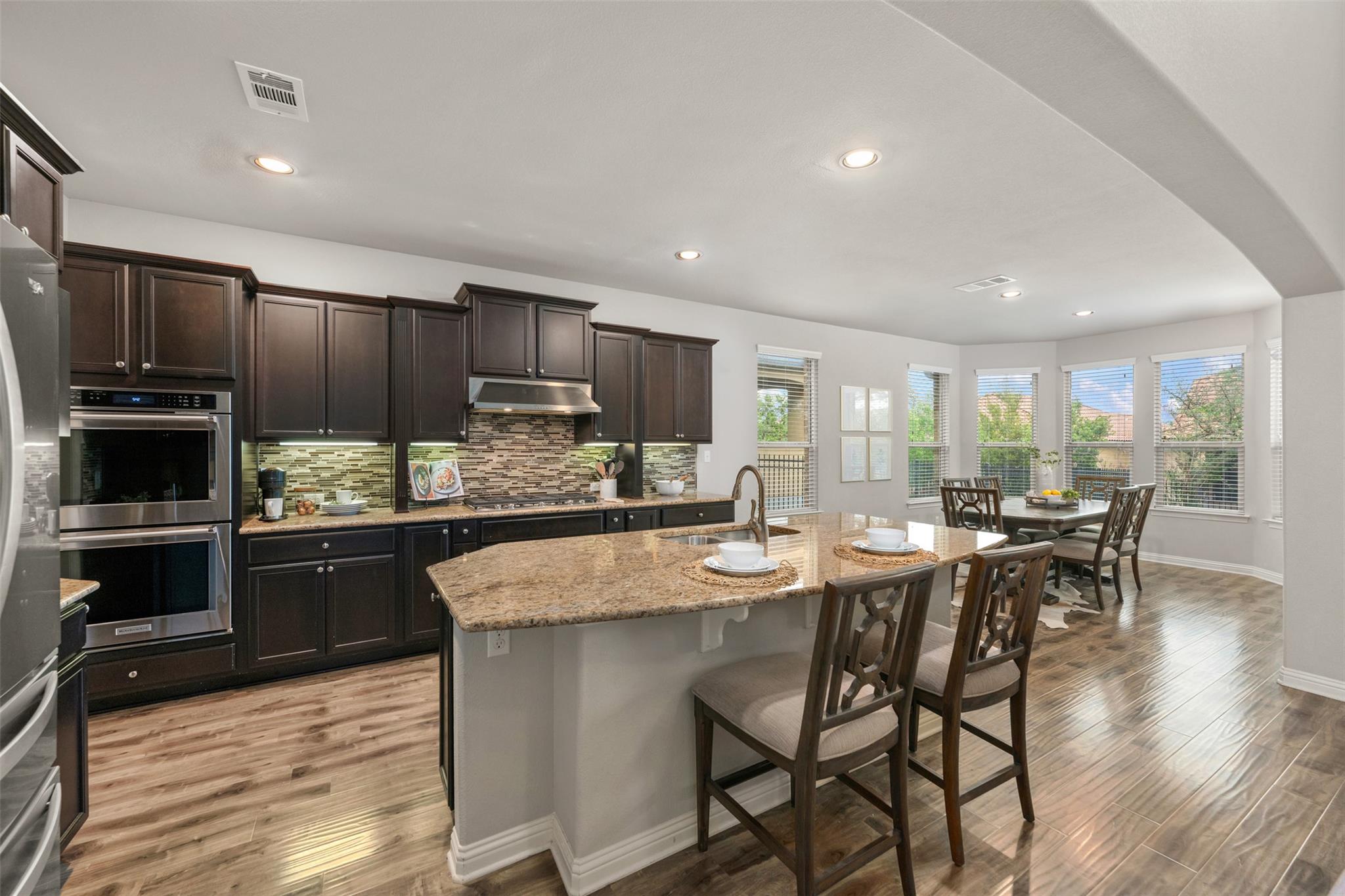 1928 Bold Sundown DR