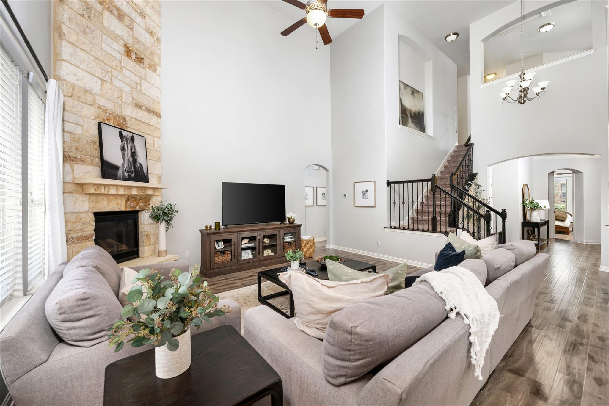 1928 Bold Sundown DR