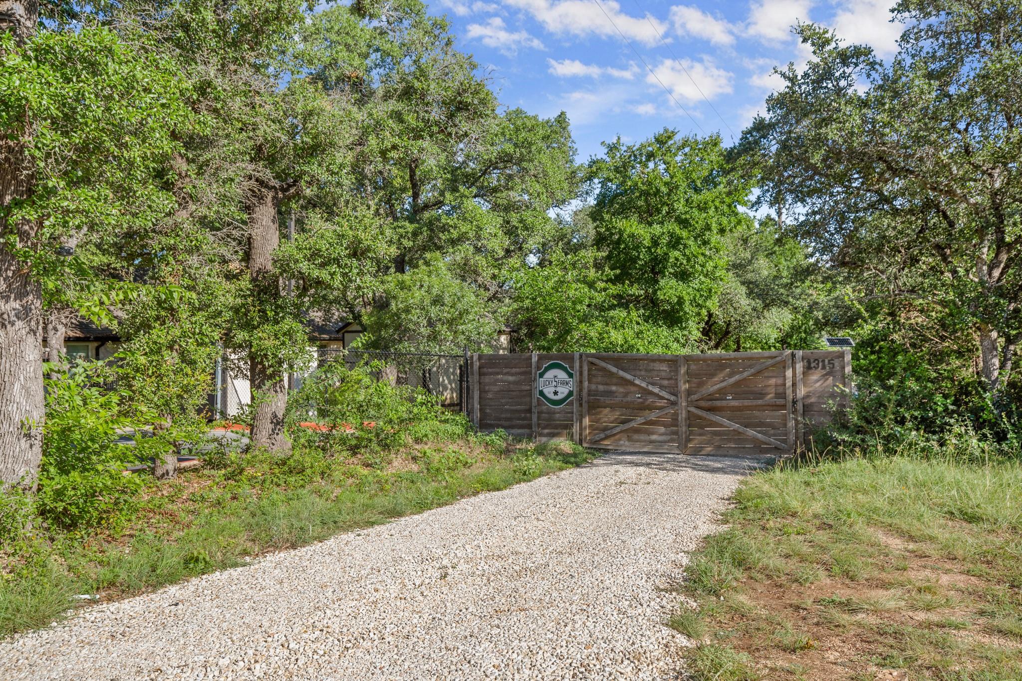 1315 W New Hope DR