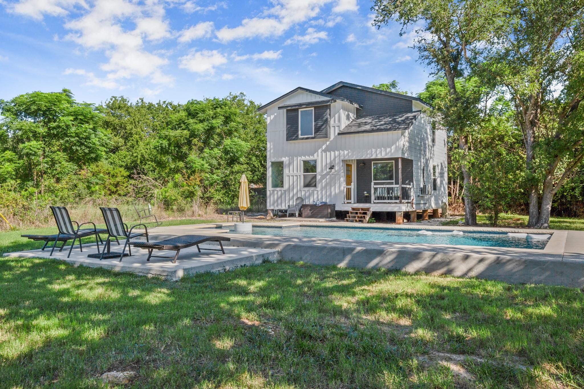1315 W New Hope DR