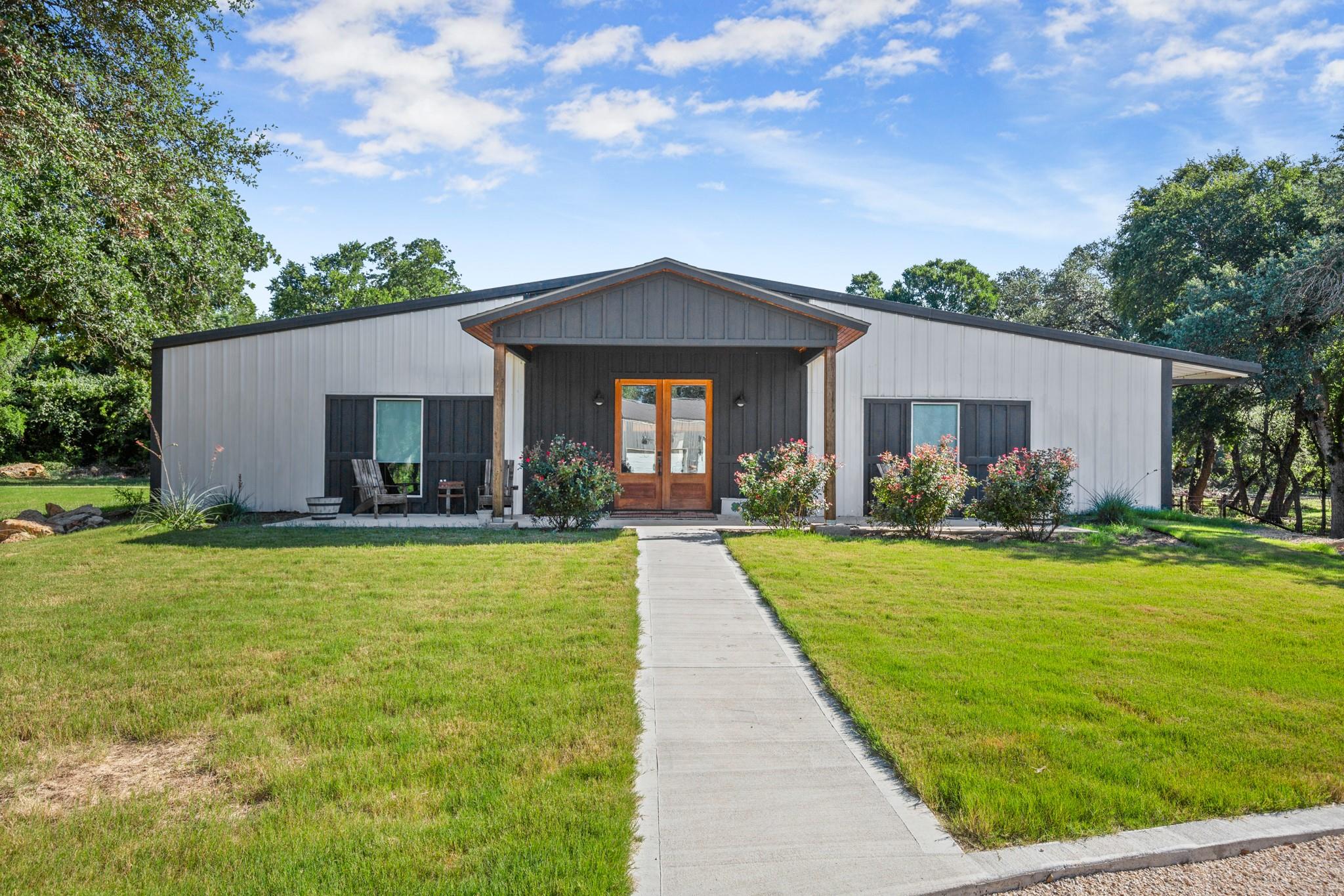 1315 W New Hope DR