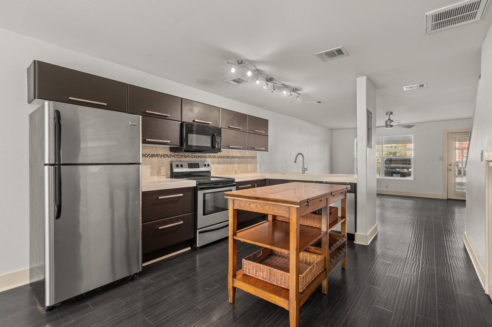 1101 Grove BLVD 206
