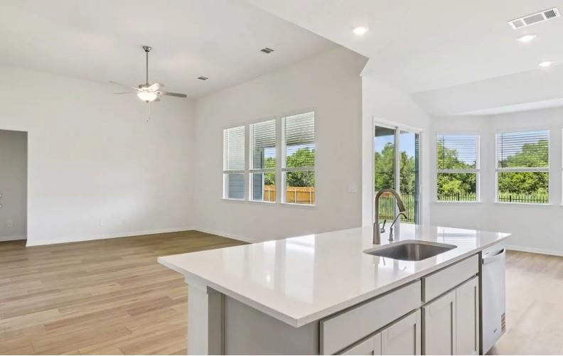 1005 Embarcadero DR