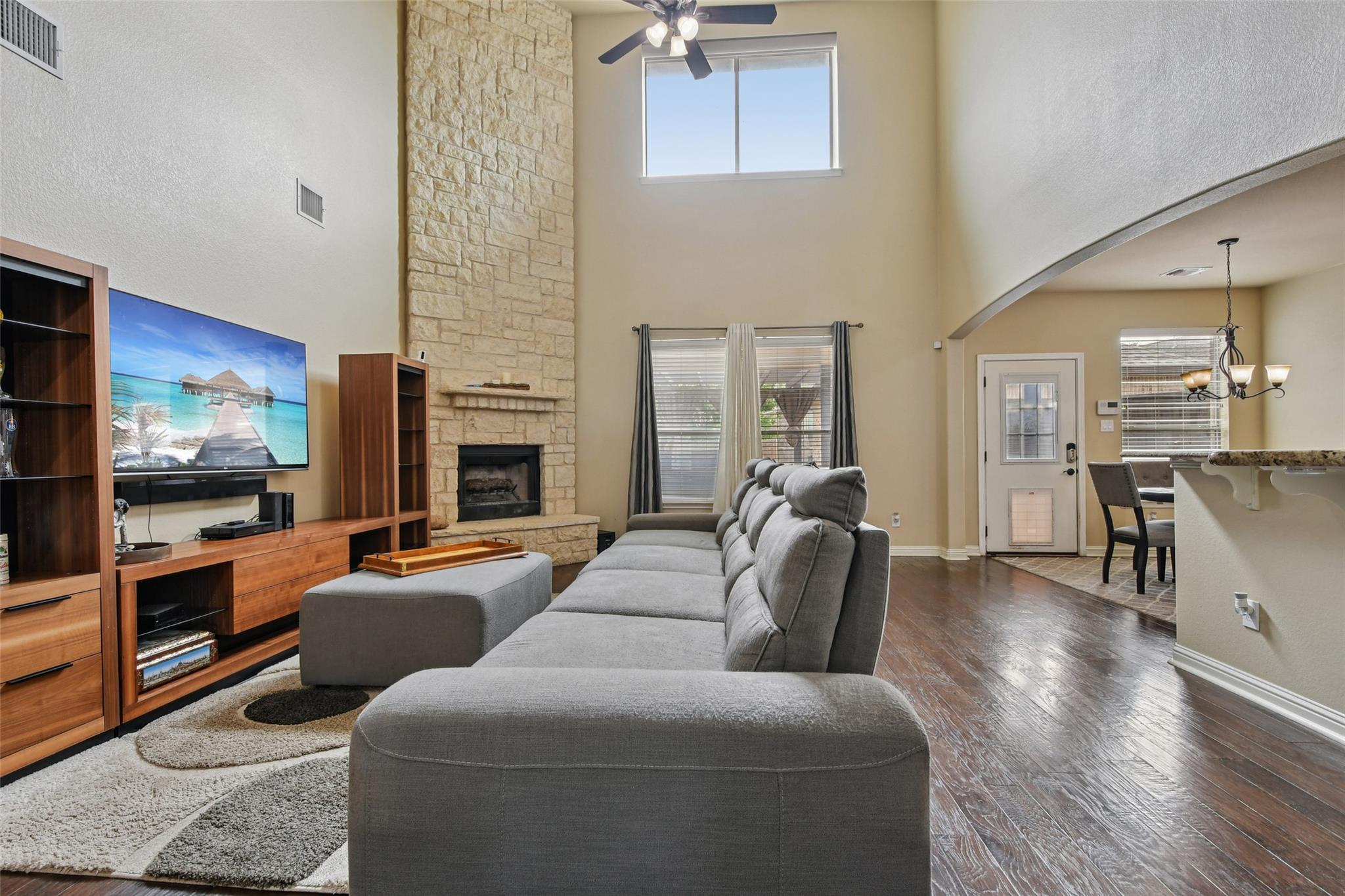 3713 Glastonbury TRL