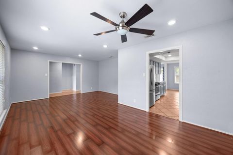 Tiny photo for 1301 S Meadows DR, Austin, TX 78758 (MLS # 2725798)
